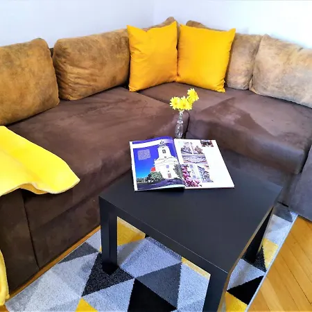 Apartament D16 *
